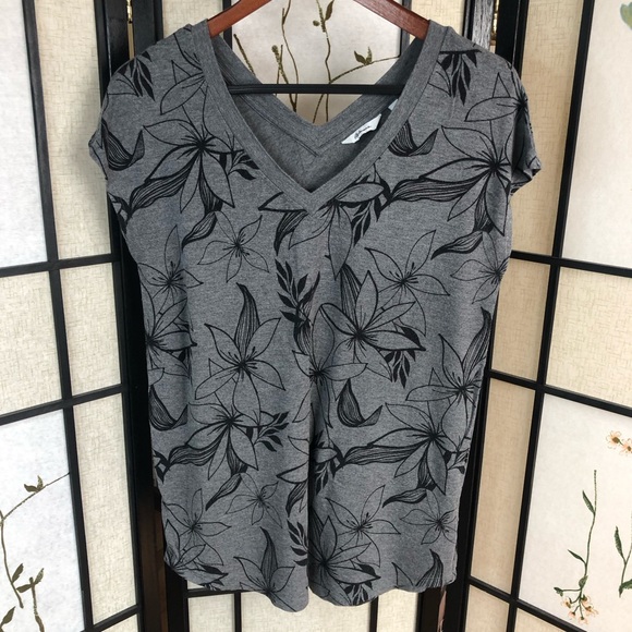 Reitman’s | Women’s Oversized V-Neck T-Shirt. Monochrome Lys Prints. Size Small. - Picture 4 of 6